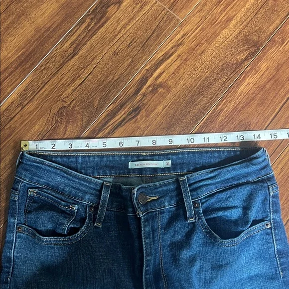 Levi's Women's Skinny Jeans in Denim Blue - Picture 2 of 7